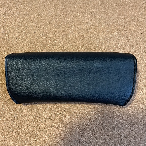 Black Ray-ban glass case only, not including wipe - Picture 2 of 9